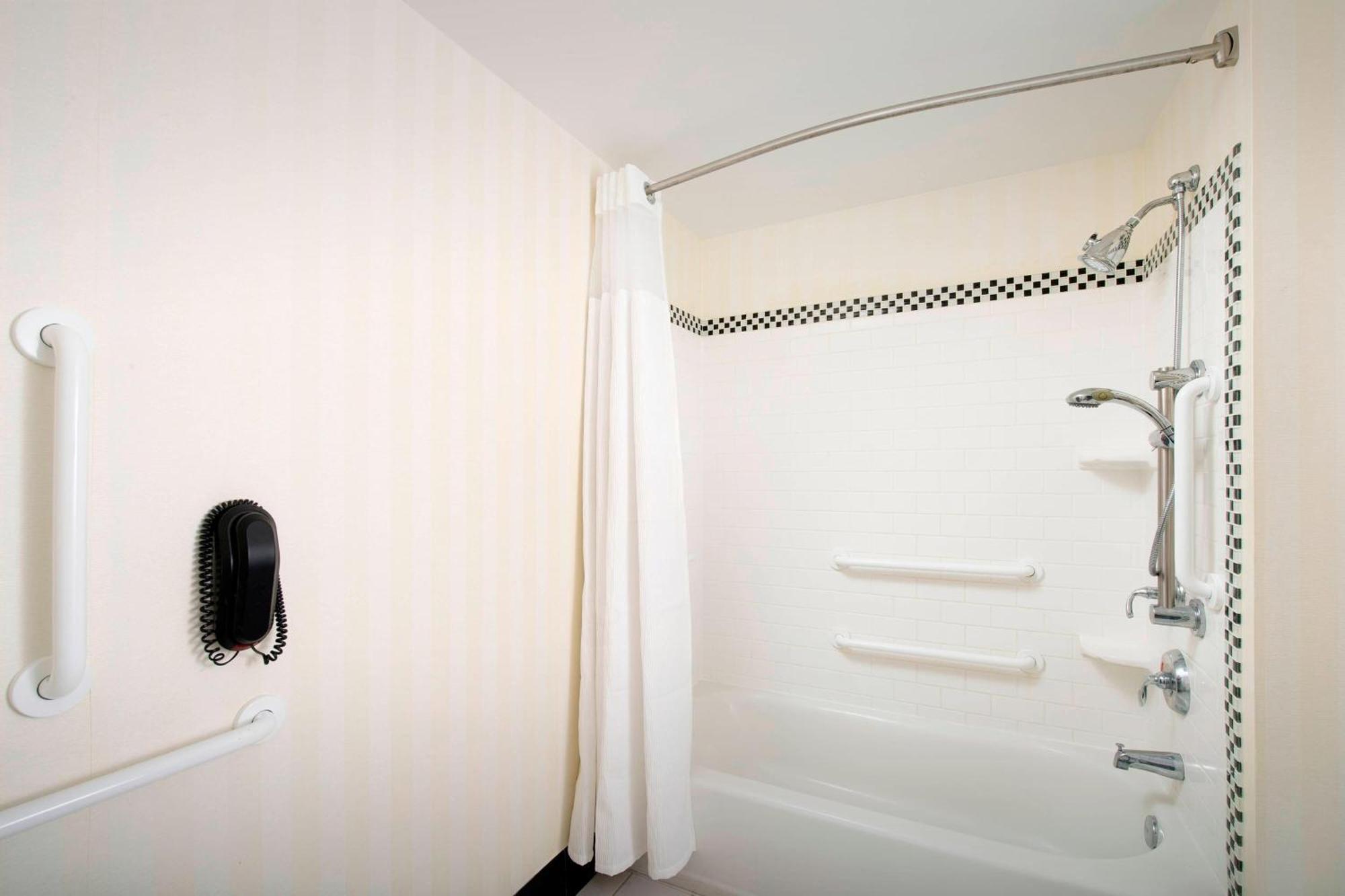King Room Hearing Accessible,1632218523:JPEG
